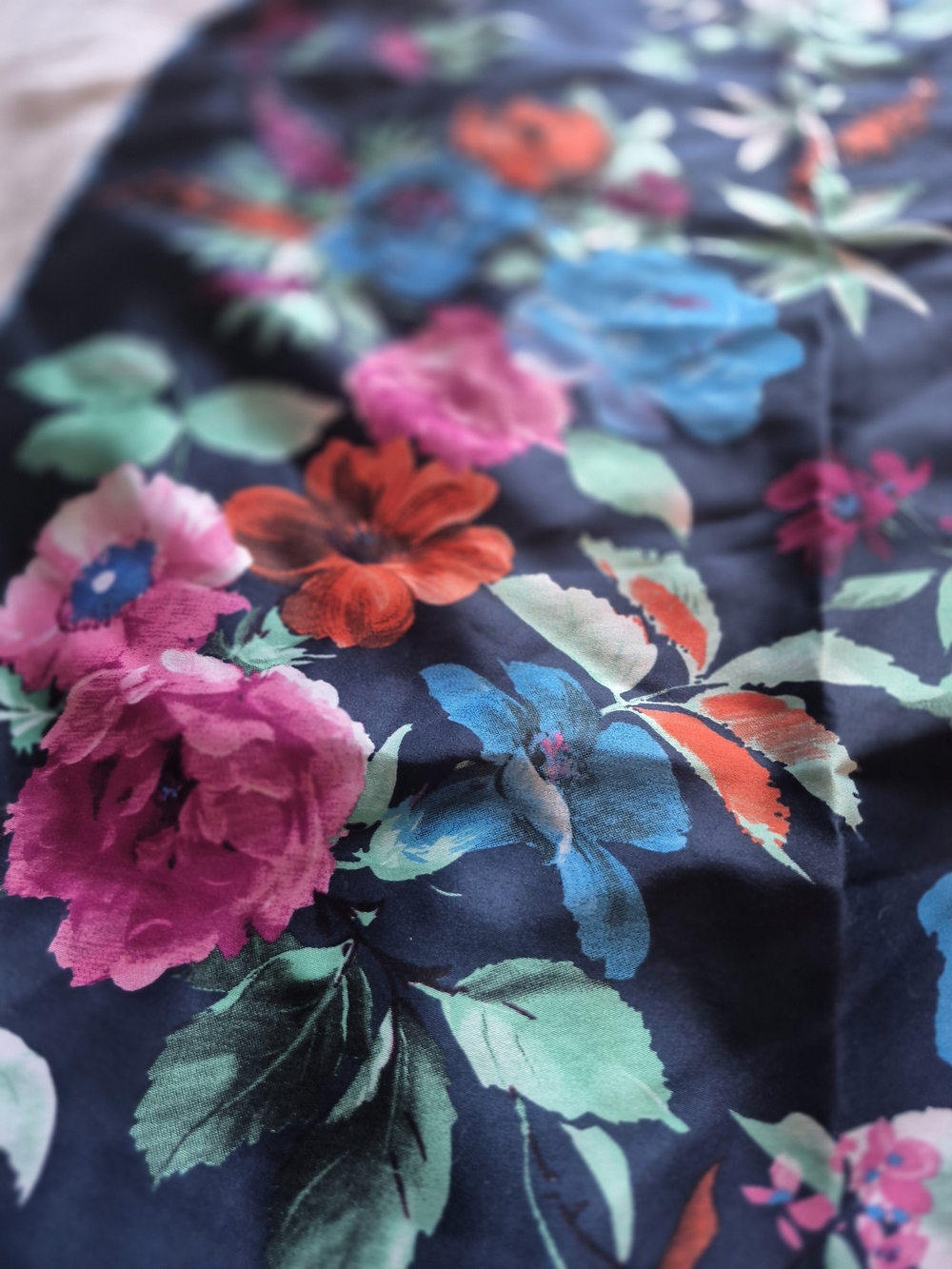 MISIRLI Floral Navy 100% Silk SCARF Women's HANDROLLED 34x34 - Picture 11 of 16